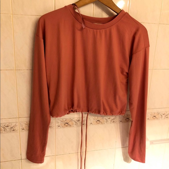 pink crop top with adjustable string tie - Picture 2 of 3